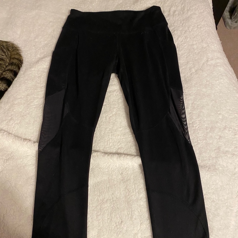💕 Black Abercrombie & Fitch Cropped Leggings